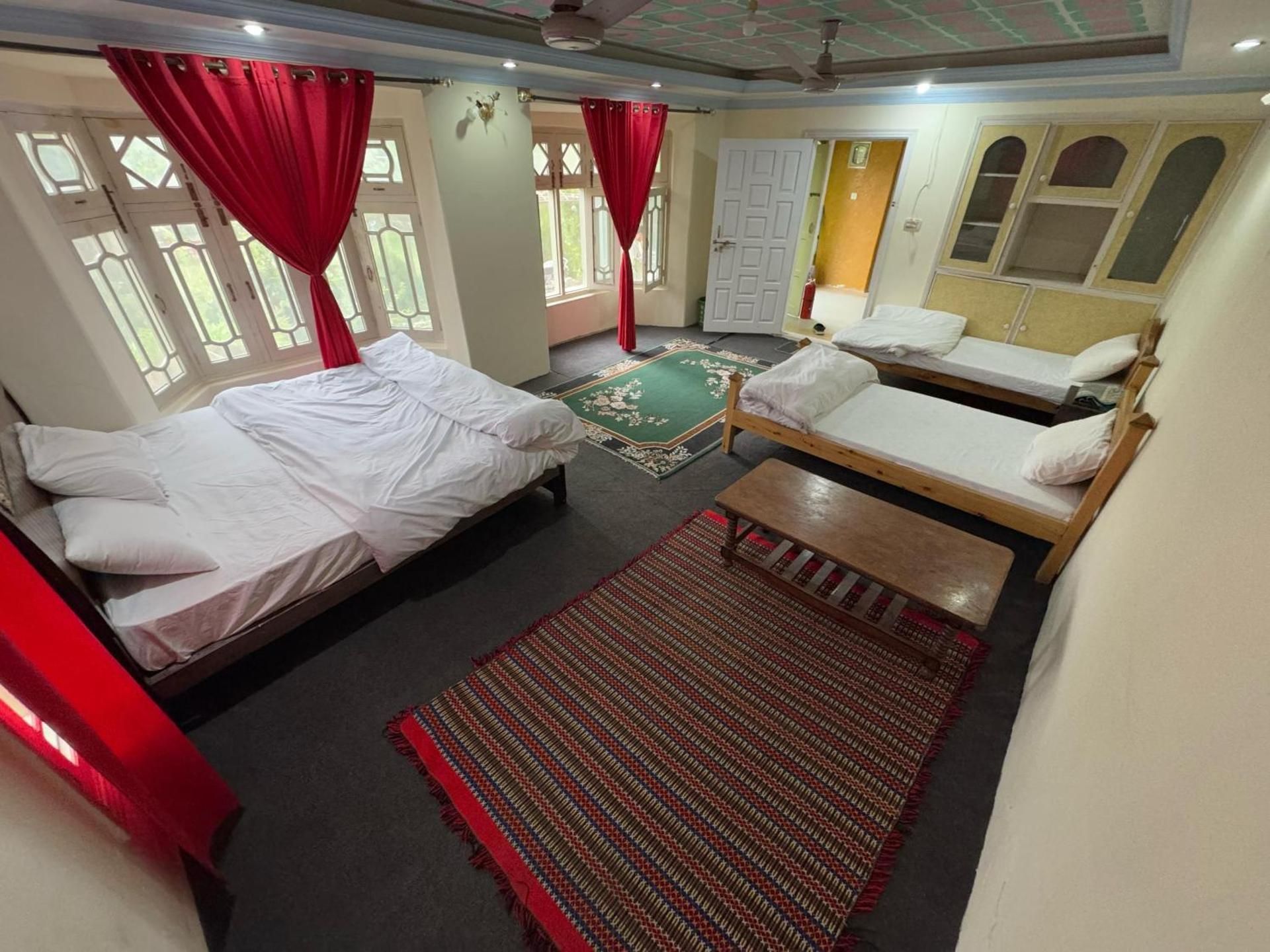 Deluxe Family Room