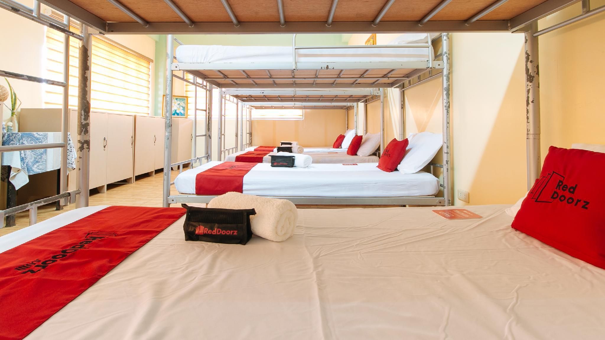 RedDoorz @ Arimbay Legazpi City Mixed Dormitory Room