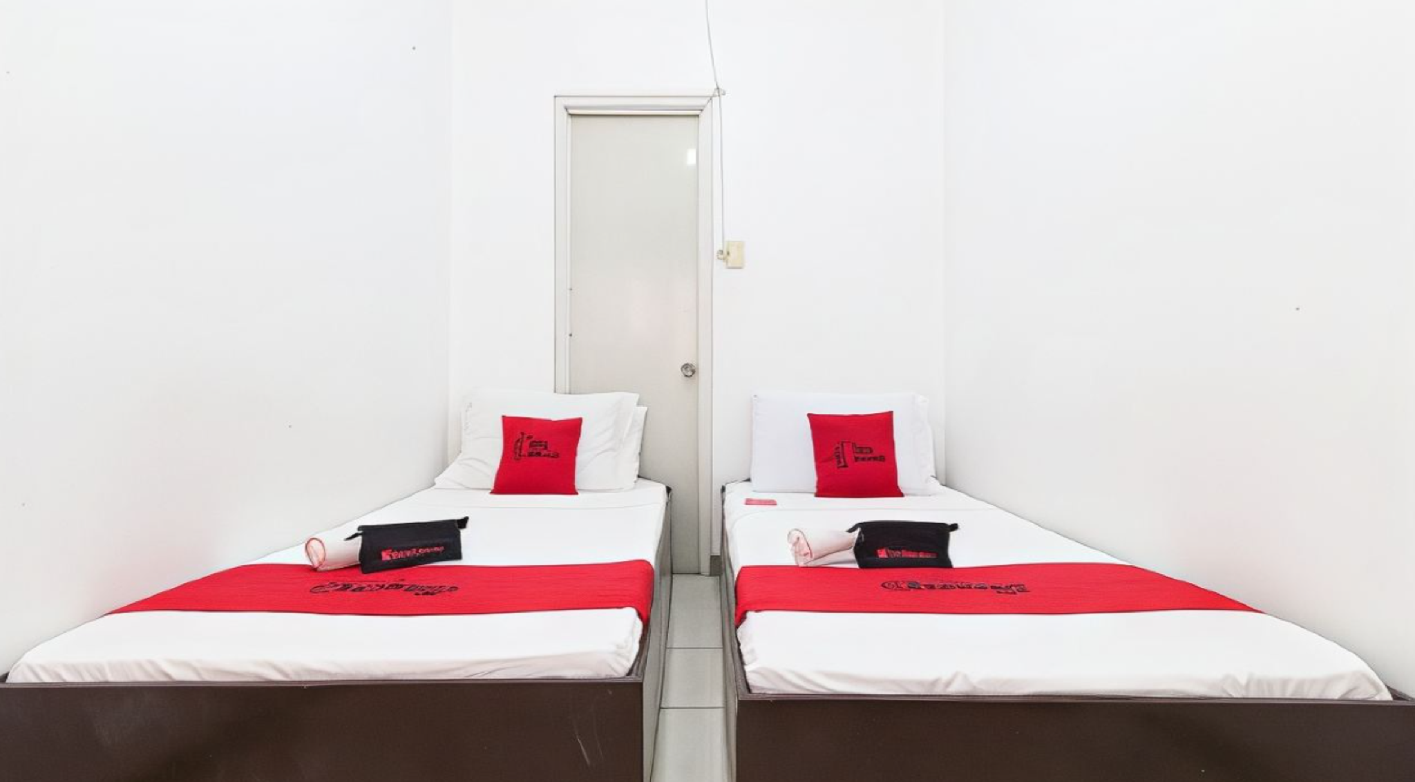 RedDoorz near Mariners Legazpi Twin Room