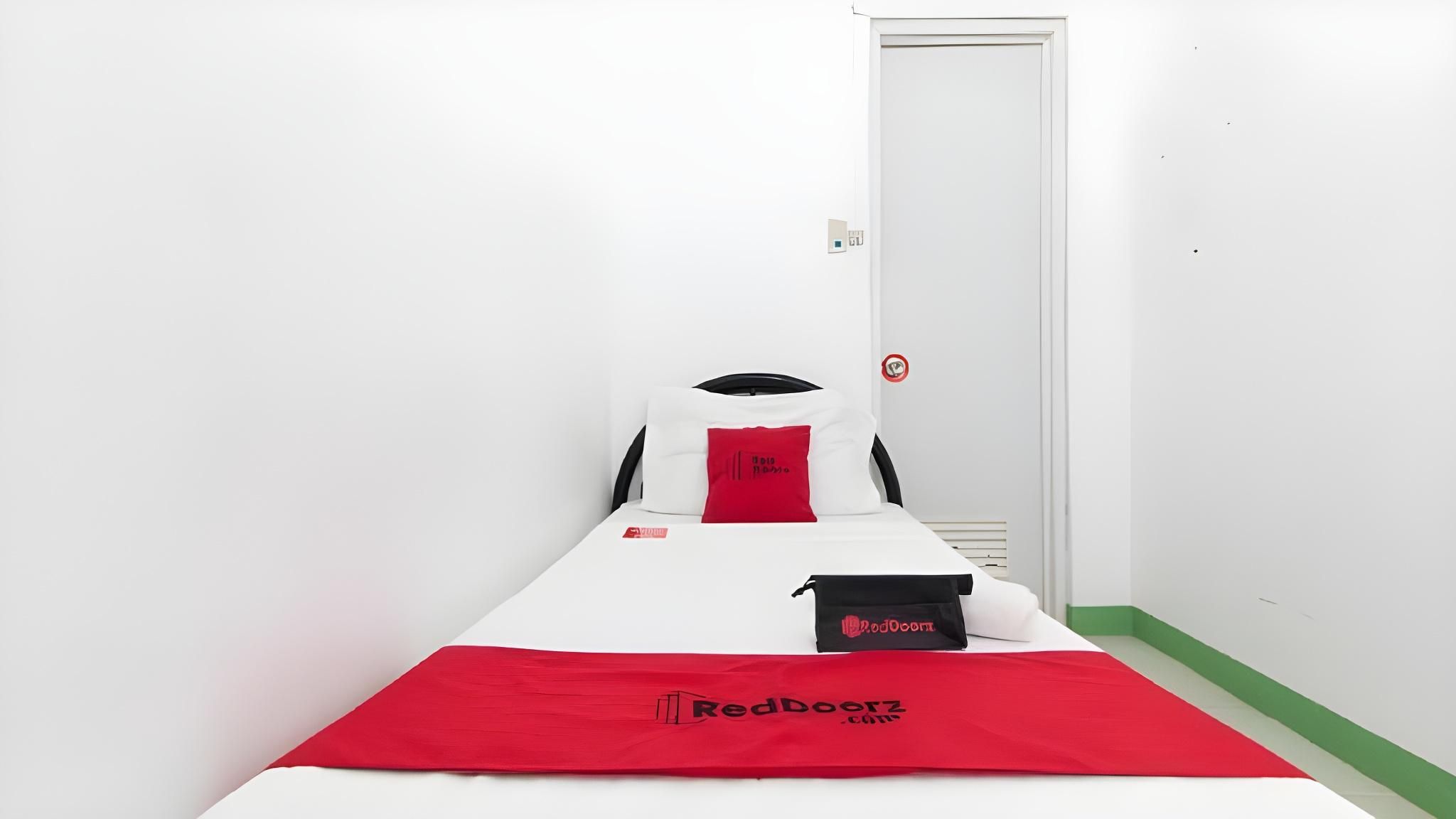 RedDoorz near Mariners Legazpi Single Room