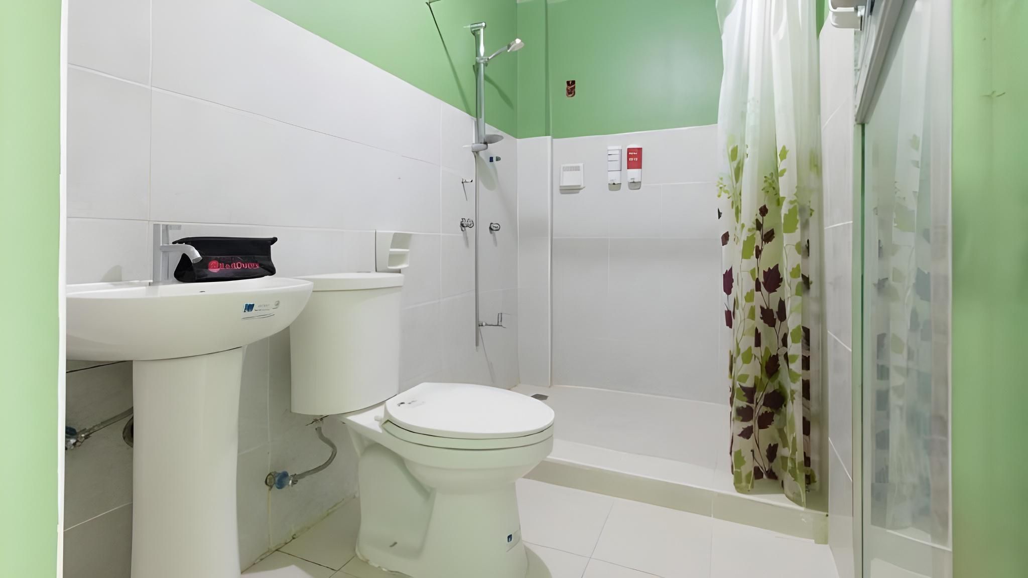 RedDoorz near Mariners Legazpi Single Room 3