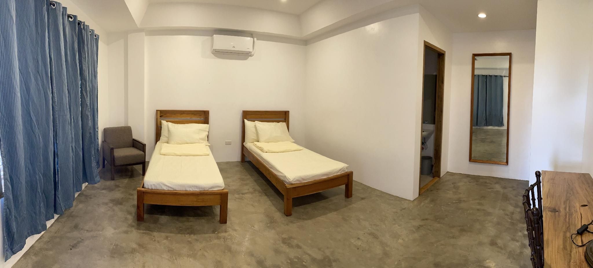 P&B Residences Legazpi. Twin Room 2