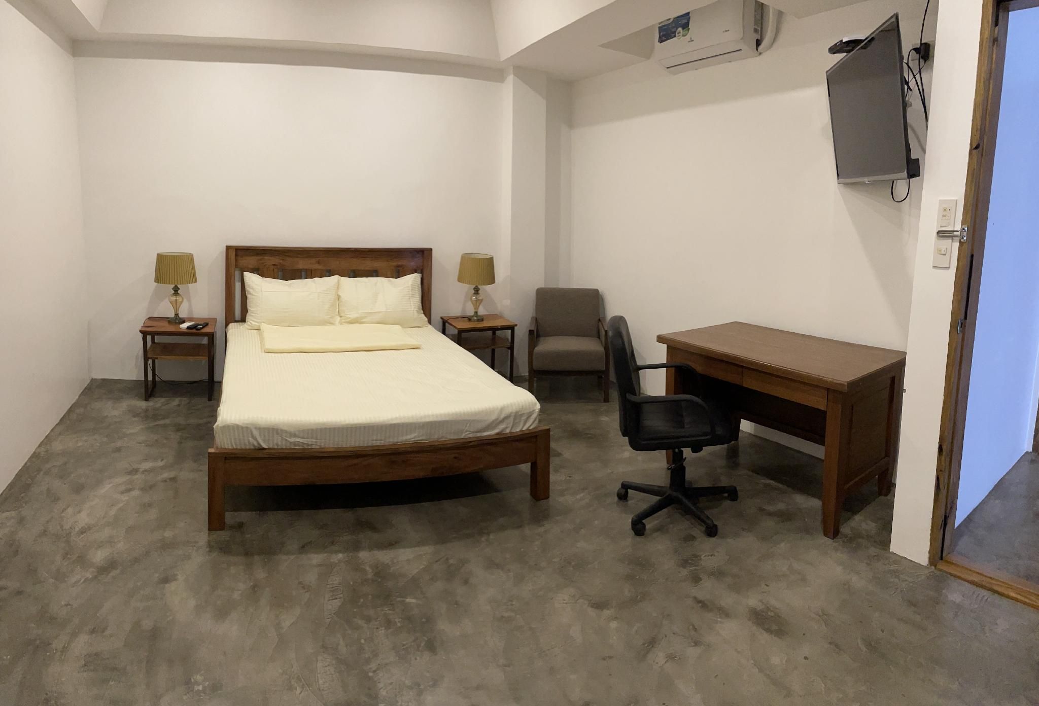 P&B Residences Legazpi. Queen Room 2