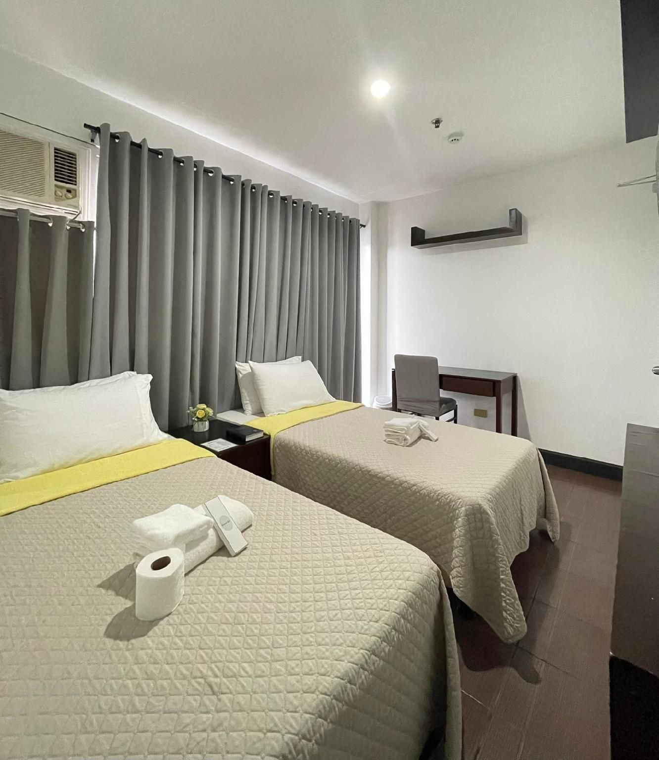 Miran Hotel Twin Bed Room