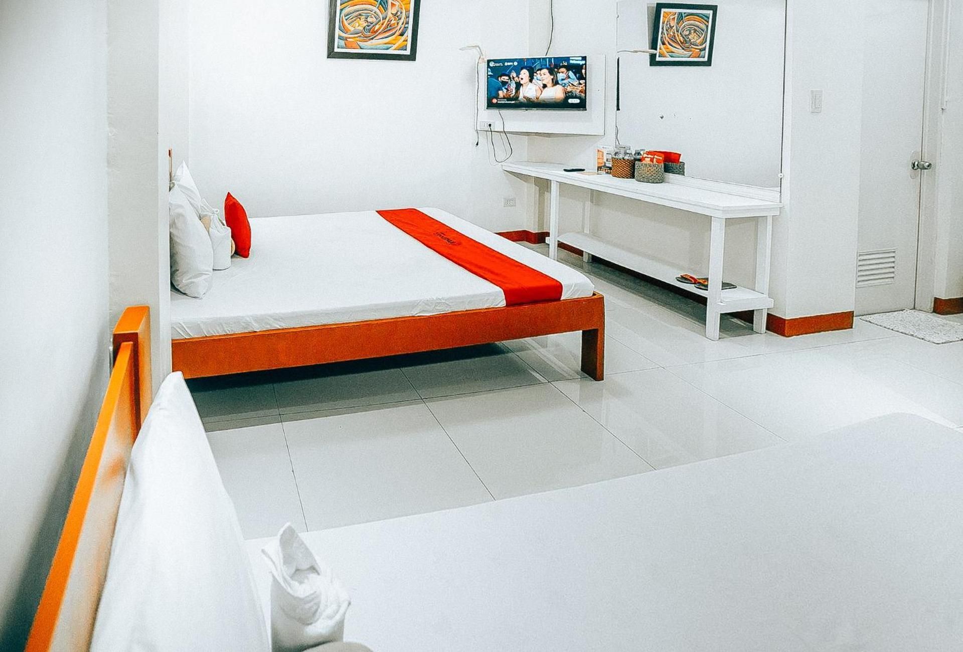 RedDoorz @ S & L Apartelle Daraga Albay Standard Double Room 2