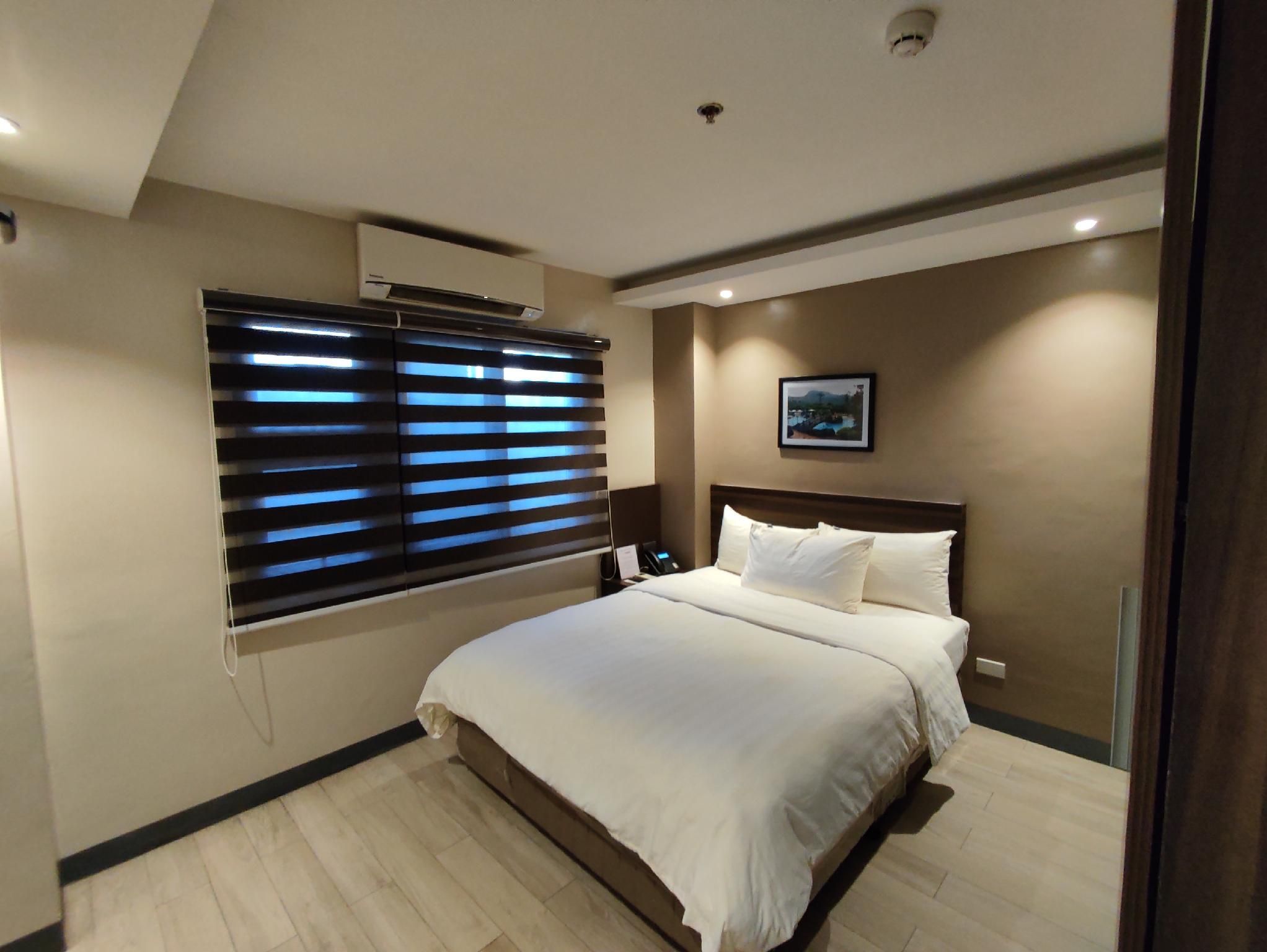 Hotel Inigo Deluxe Queen Room 2