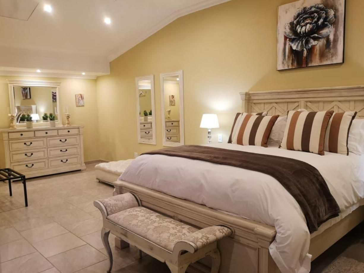 Honeymoon Suite