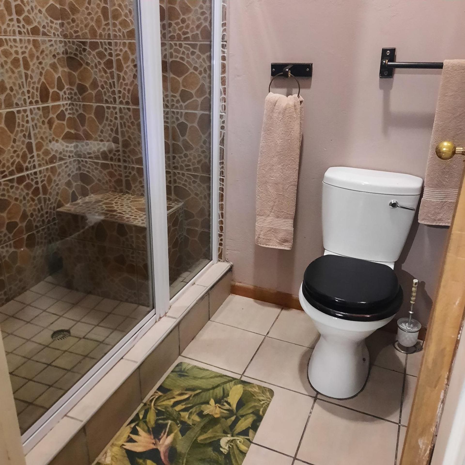 Standard Twin Room with Mountain View