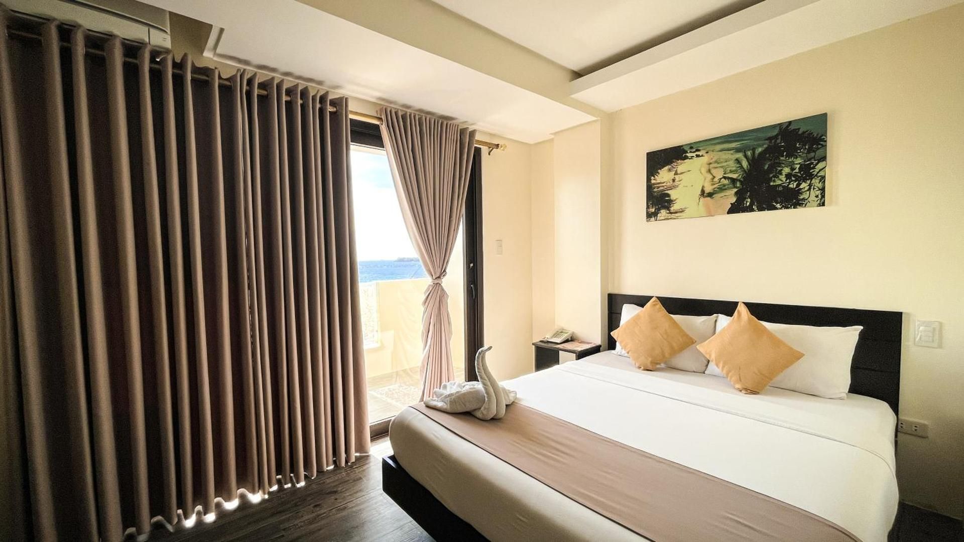 Deluxe Queen Room