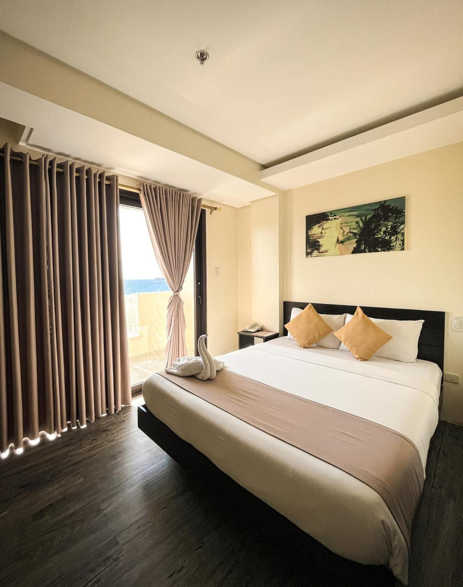 Deluxe Queen Room