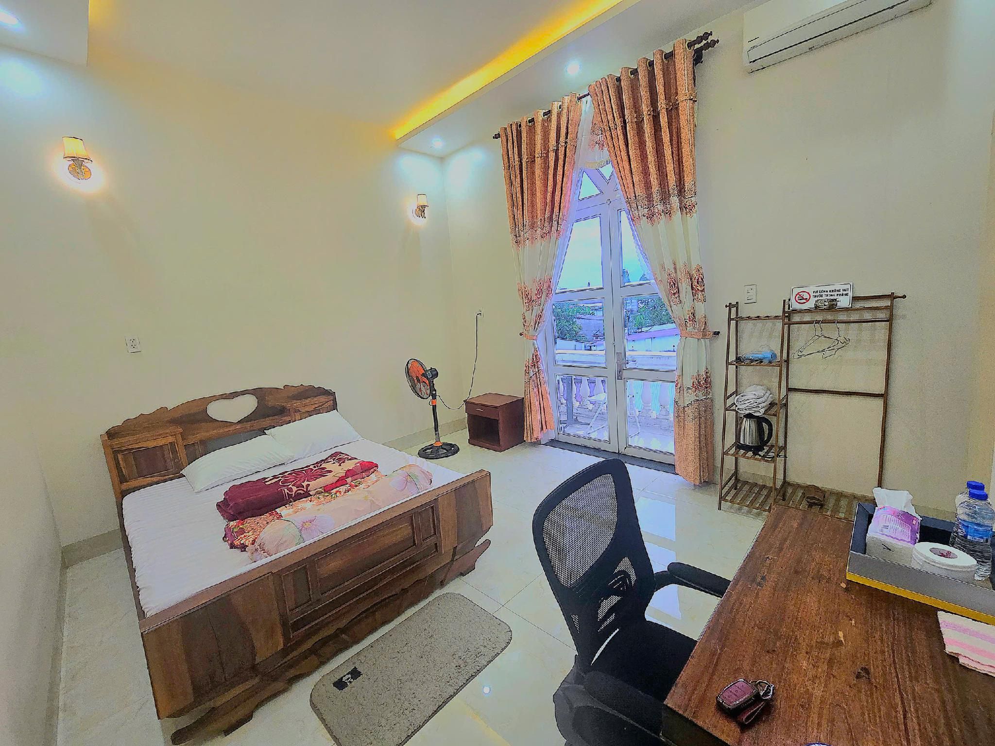 1 Queen Room