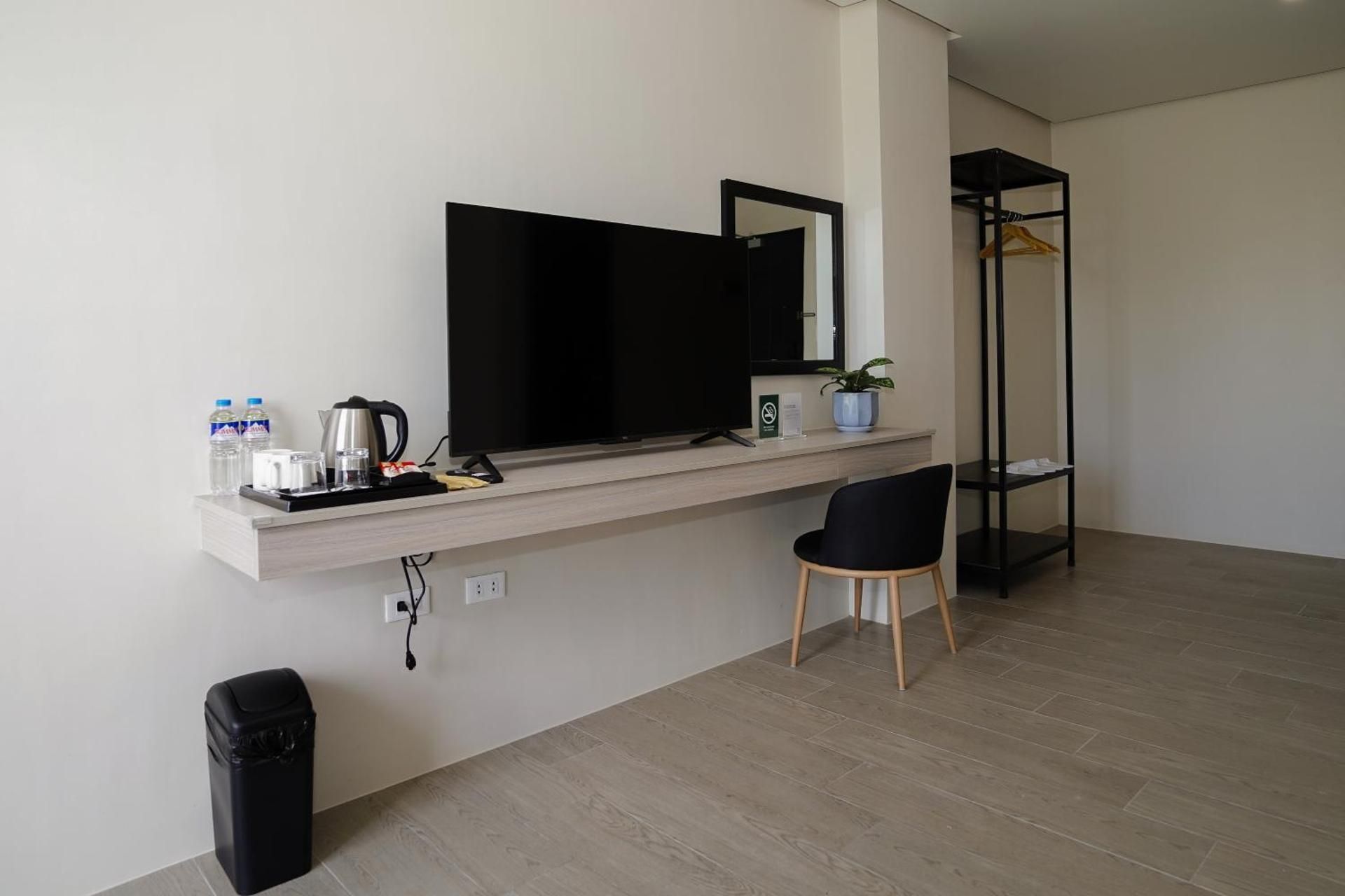 MELAD HOTEL Family Room with Balcony 3