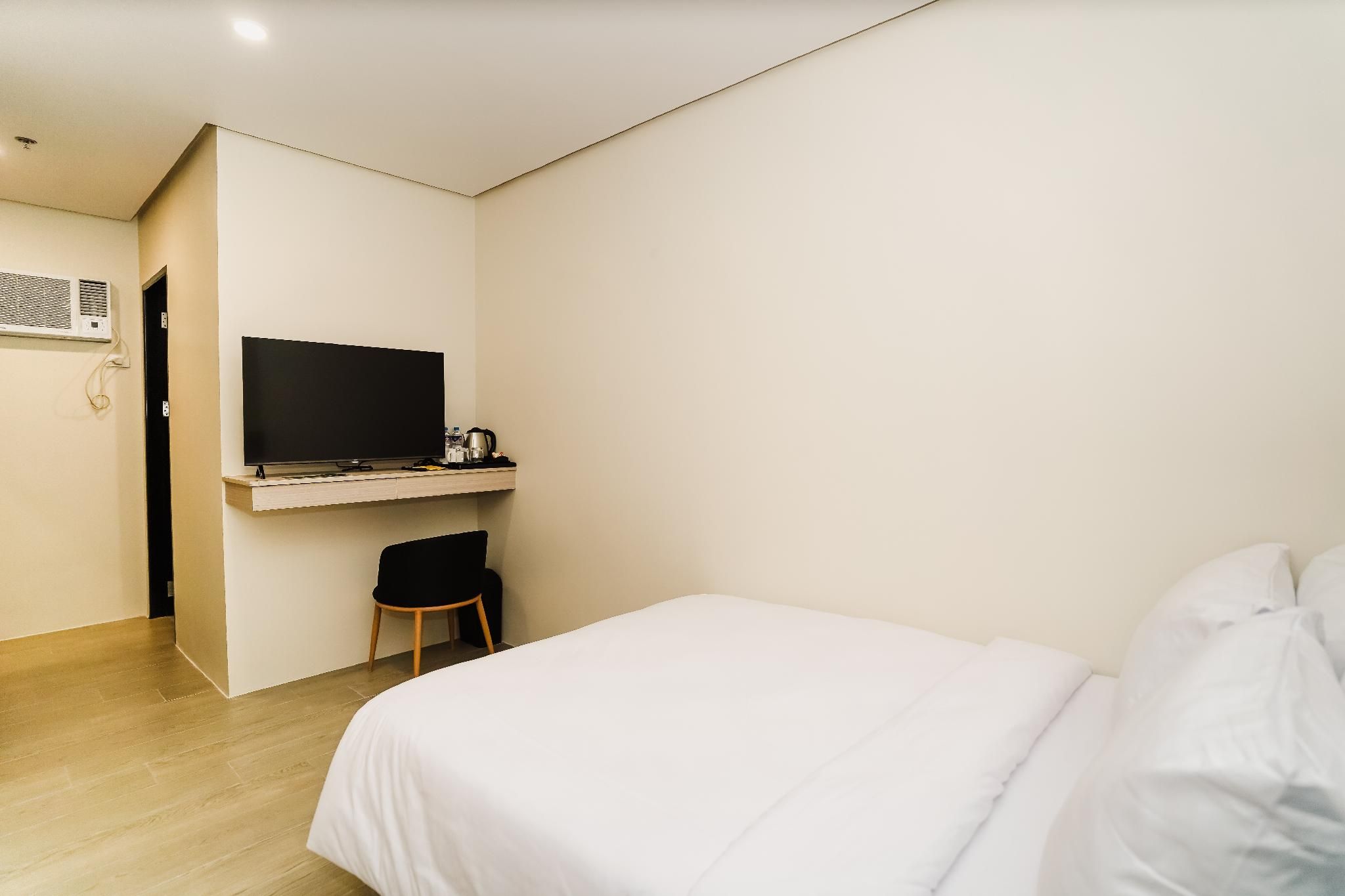 Double Bed Room - Breakfast Included