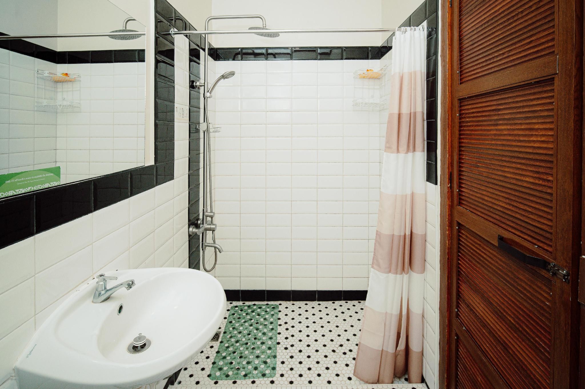 Queen Room with Shower