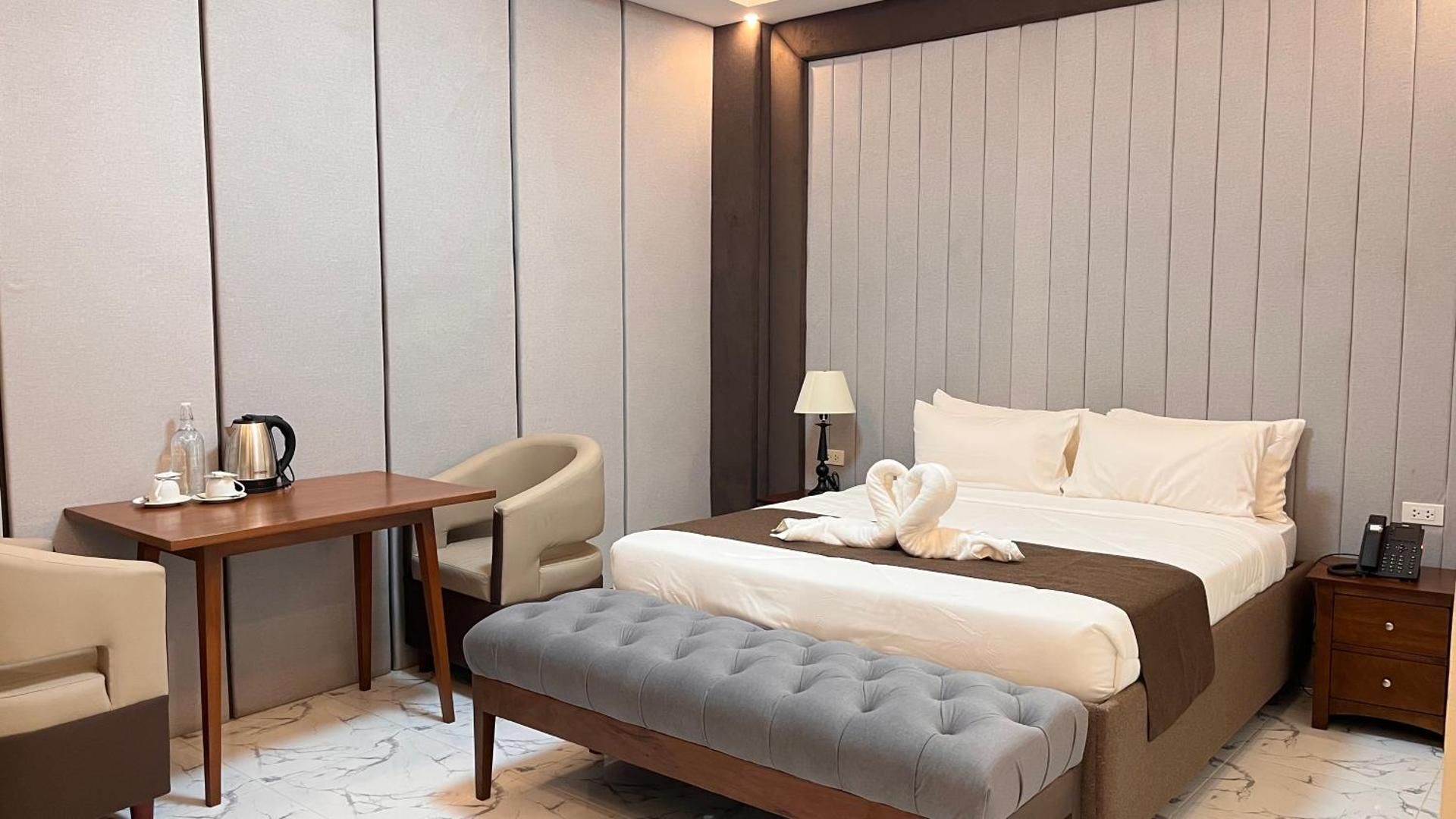 Pedro's Hotel Deluxe Double Room (1 adult + 1 child)