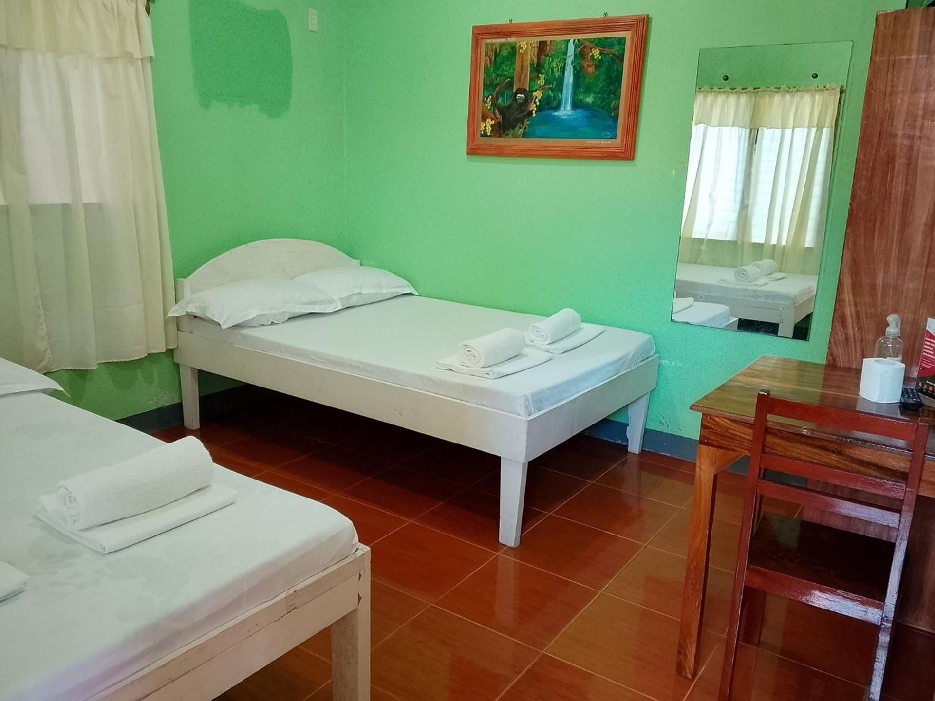 RedDoorz Room