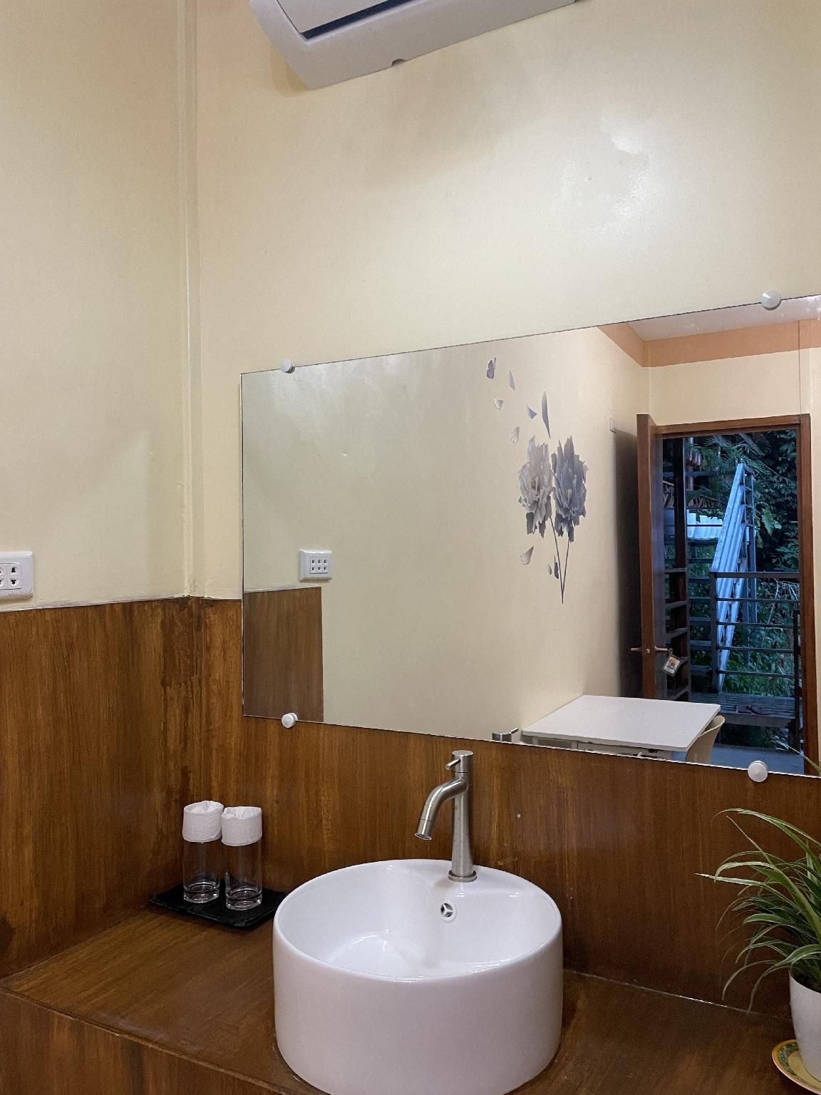 Camiguin Blue Lagoon Cottages Deluxe Air Conditioning Room 3