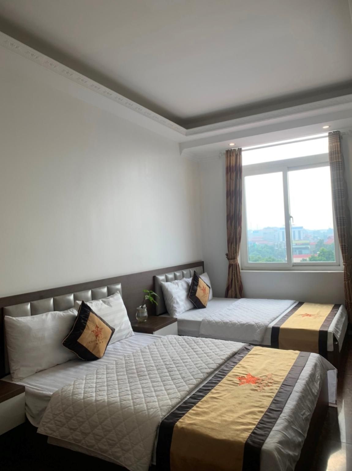 Crown Hotel Thái Nguyên Deluxe Quadruple Room