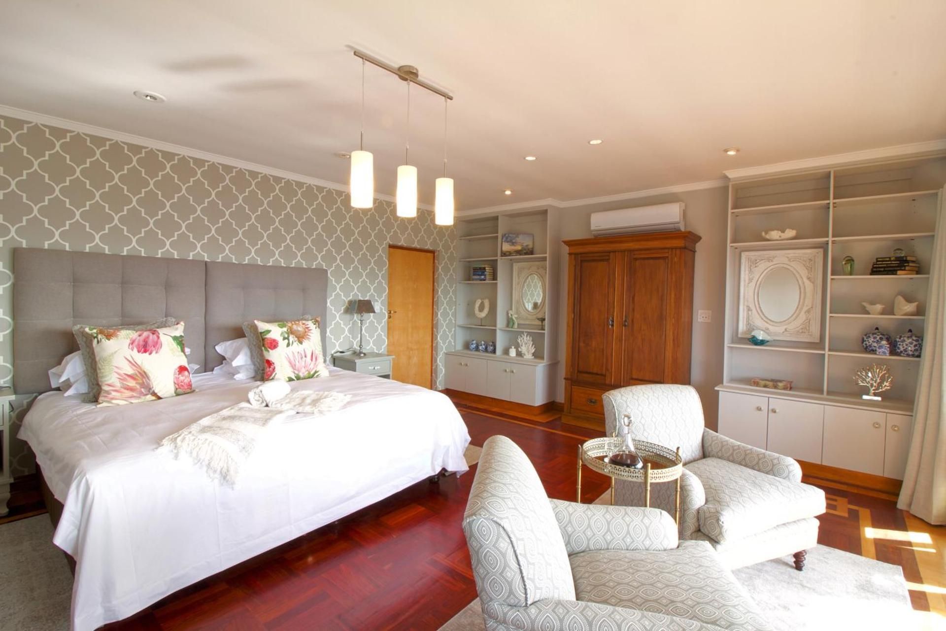 Suite with Lake View