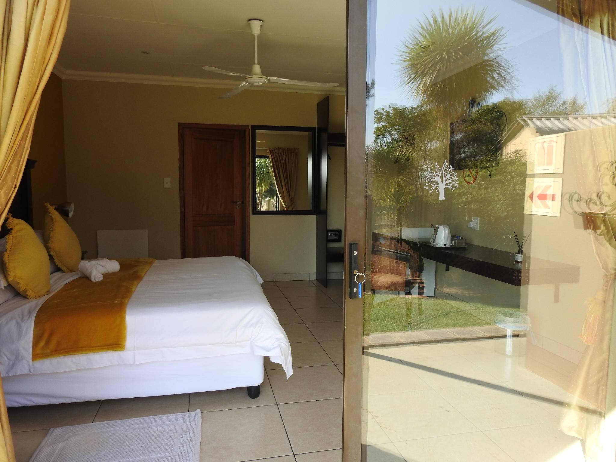 Business Suite Room