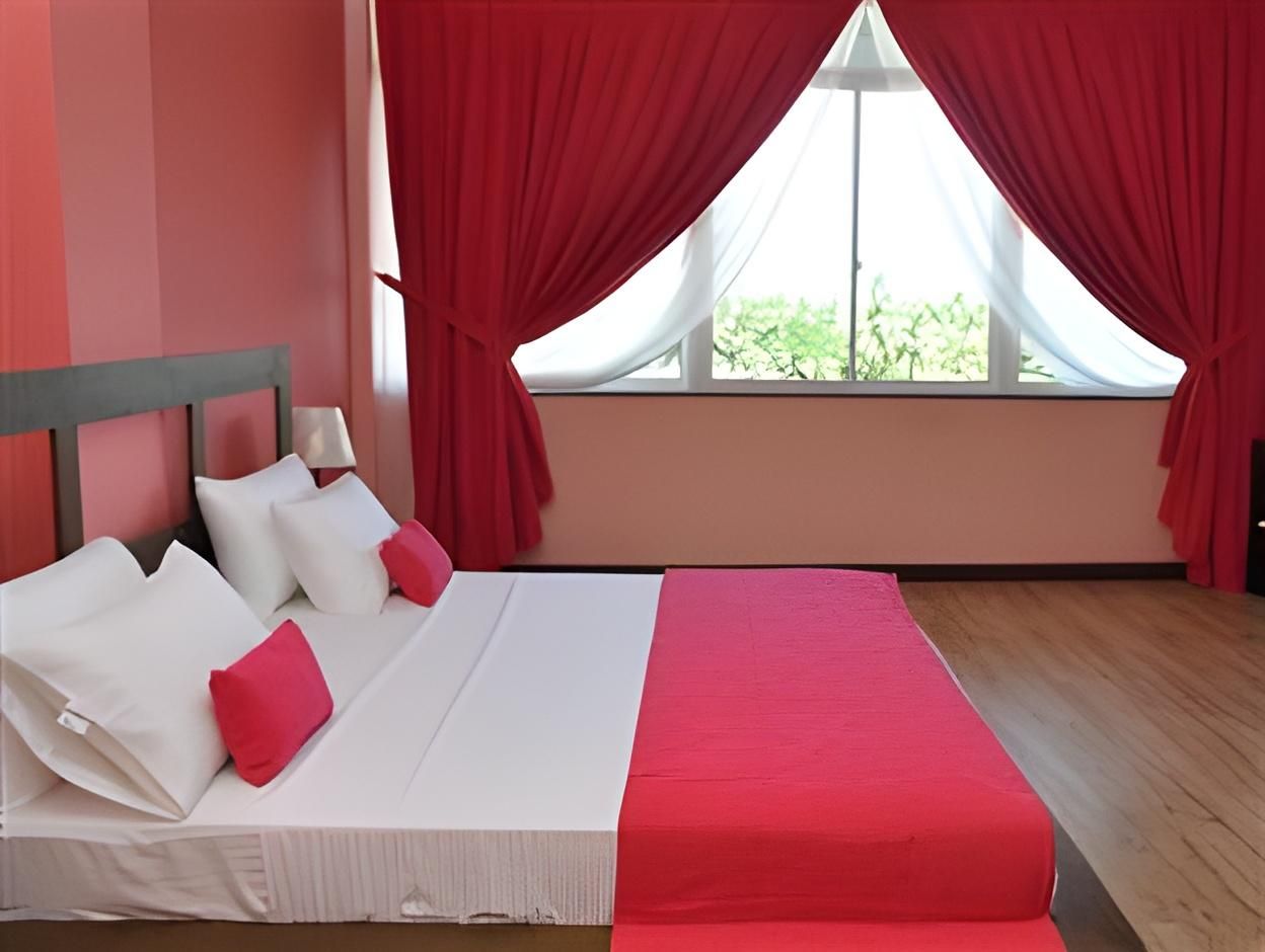 Honeymoon Suite