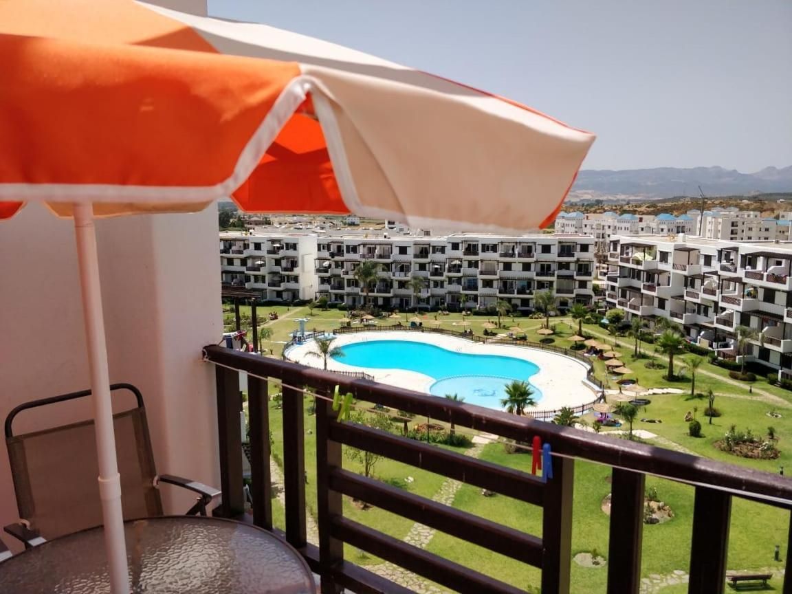 Apartment with Pool View 