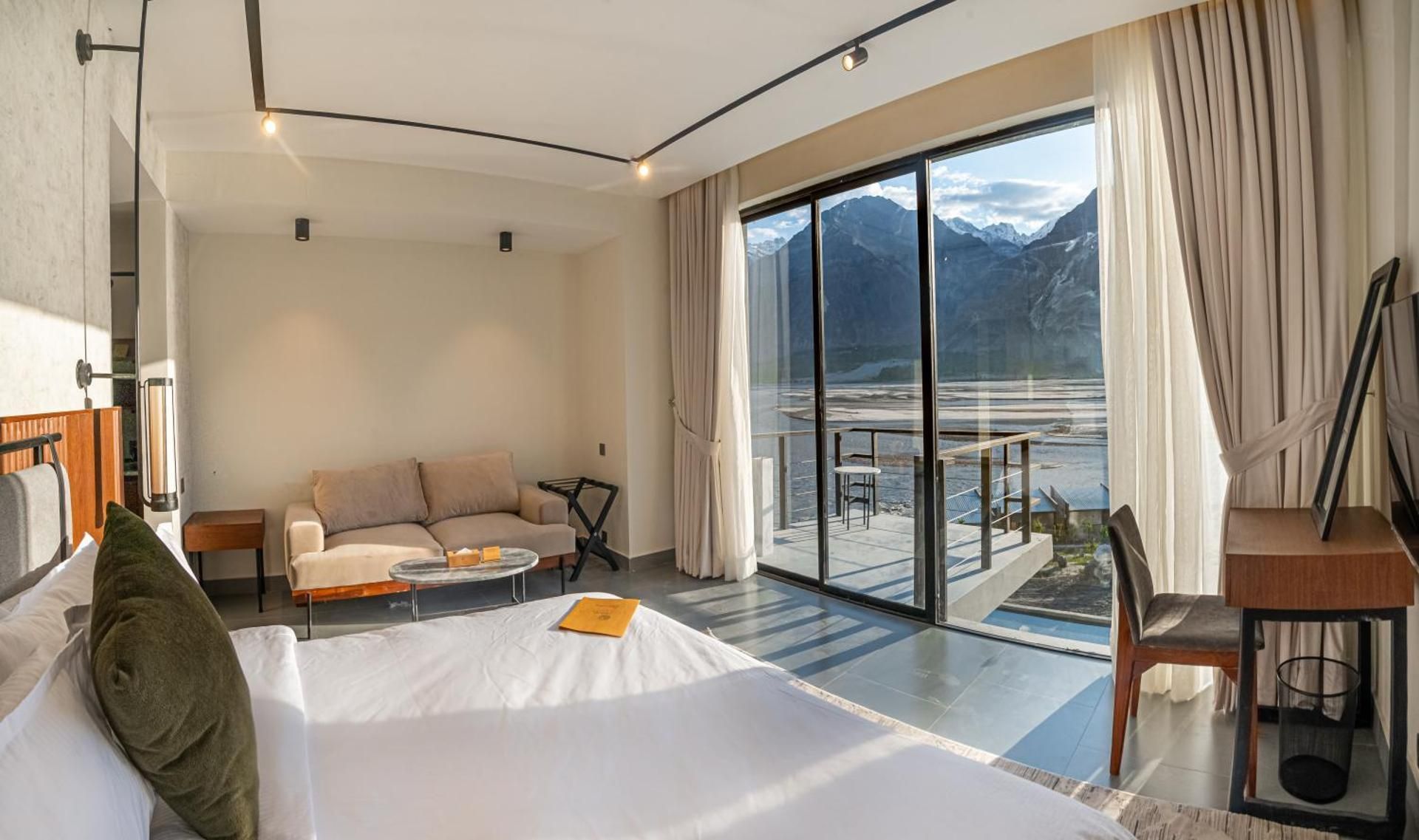 Deluxe King Room