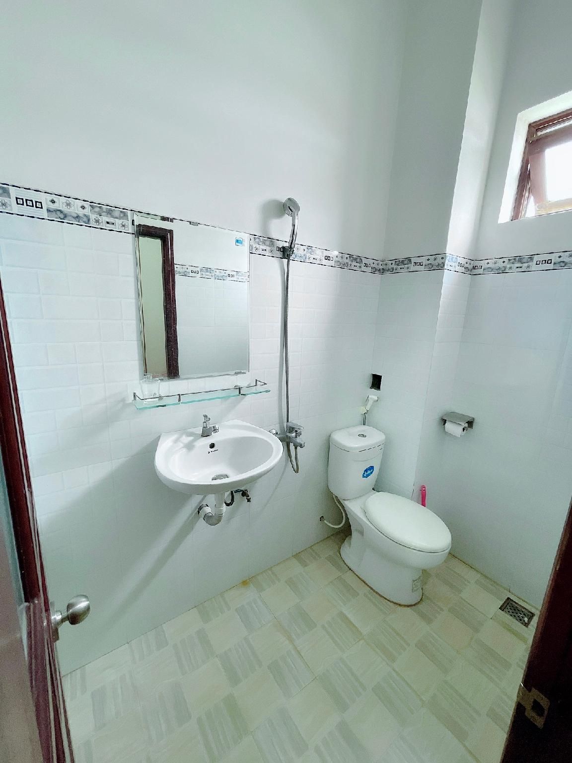 Nhà Nghỉ Hoa Mai Standard Double with window 3