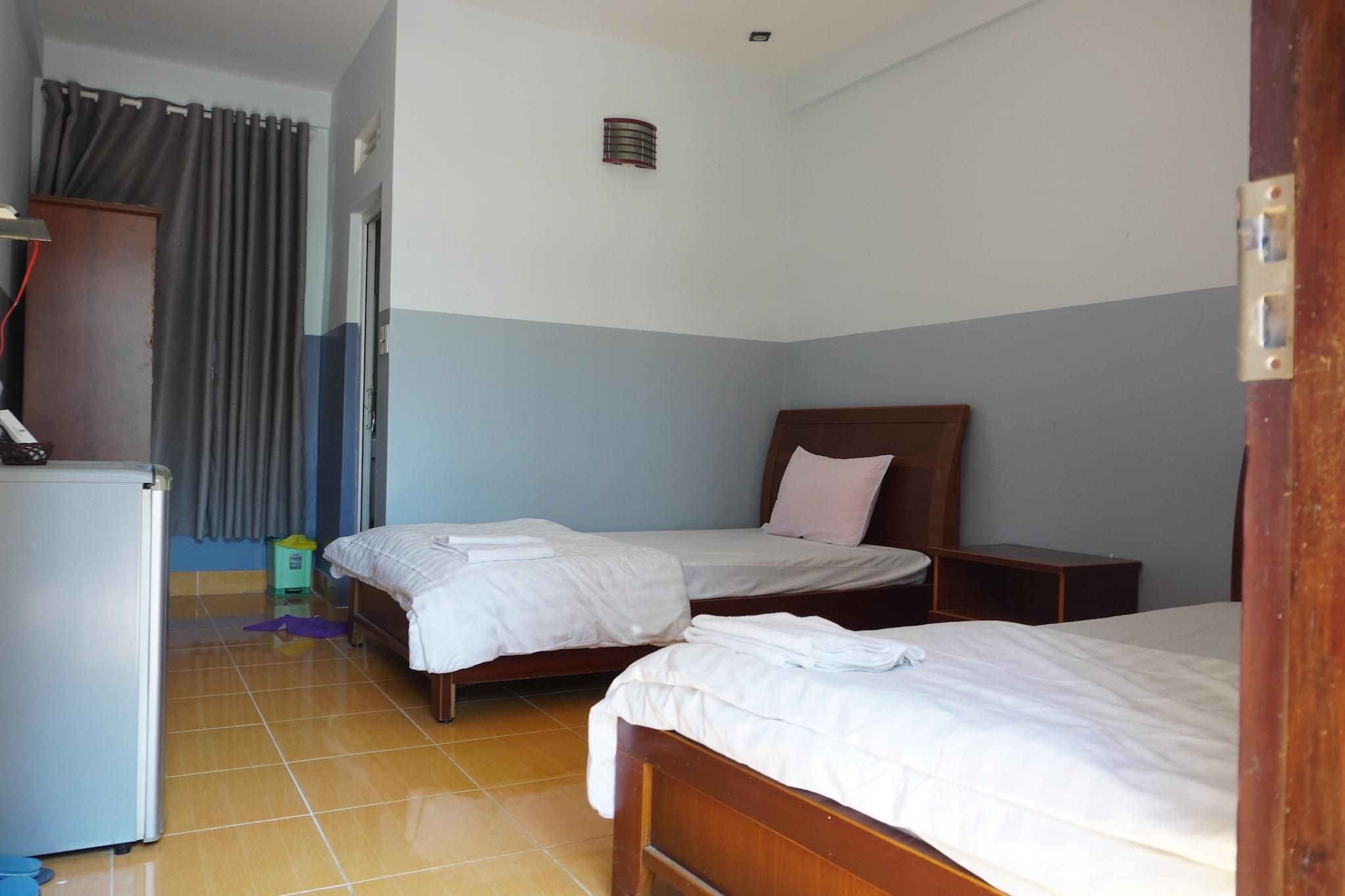 Van Long Lakeside View Guesthouse Super Deluxe Family Room