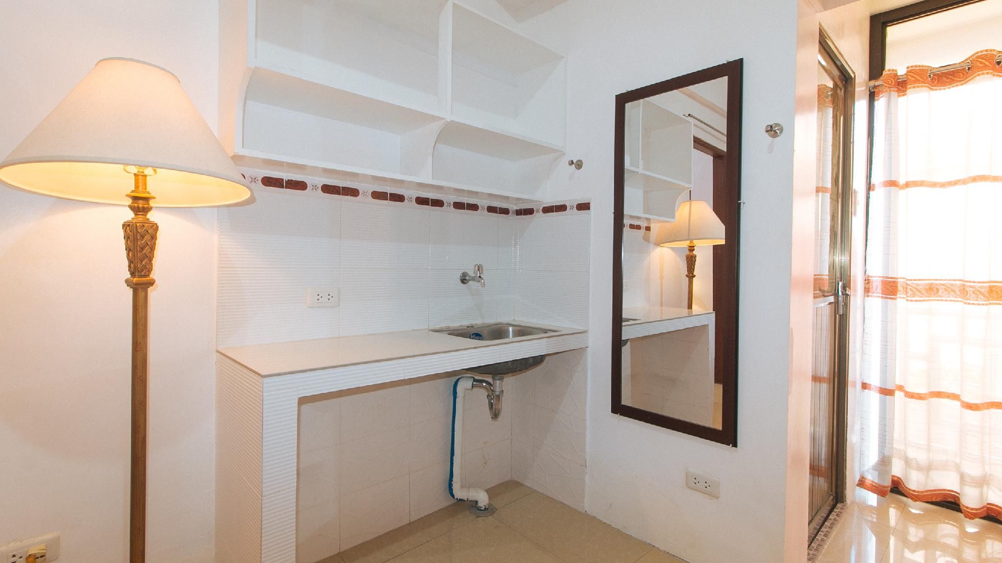 RedDoorz near LRT 2 Antipolo Station Deluxe Room 2