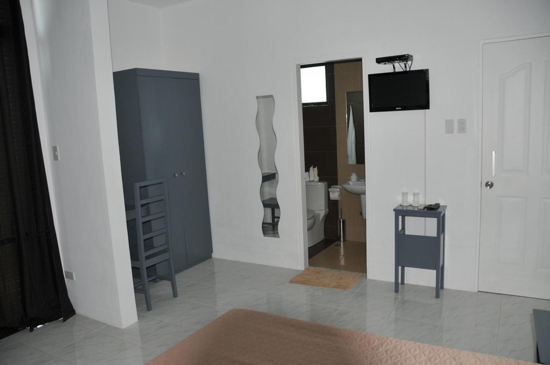 Date and Dine Resort King Room with Balcony 3