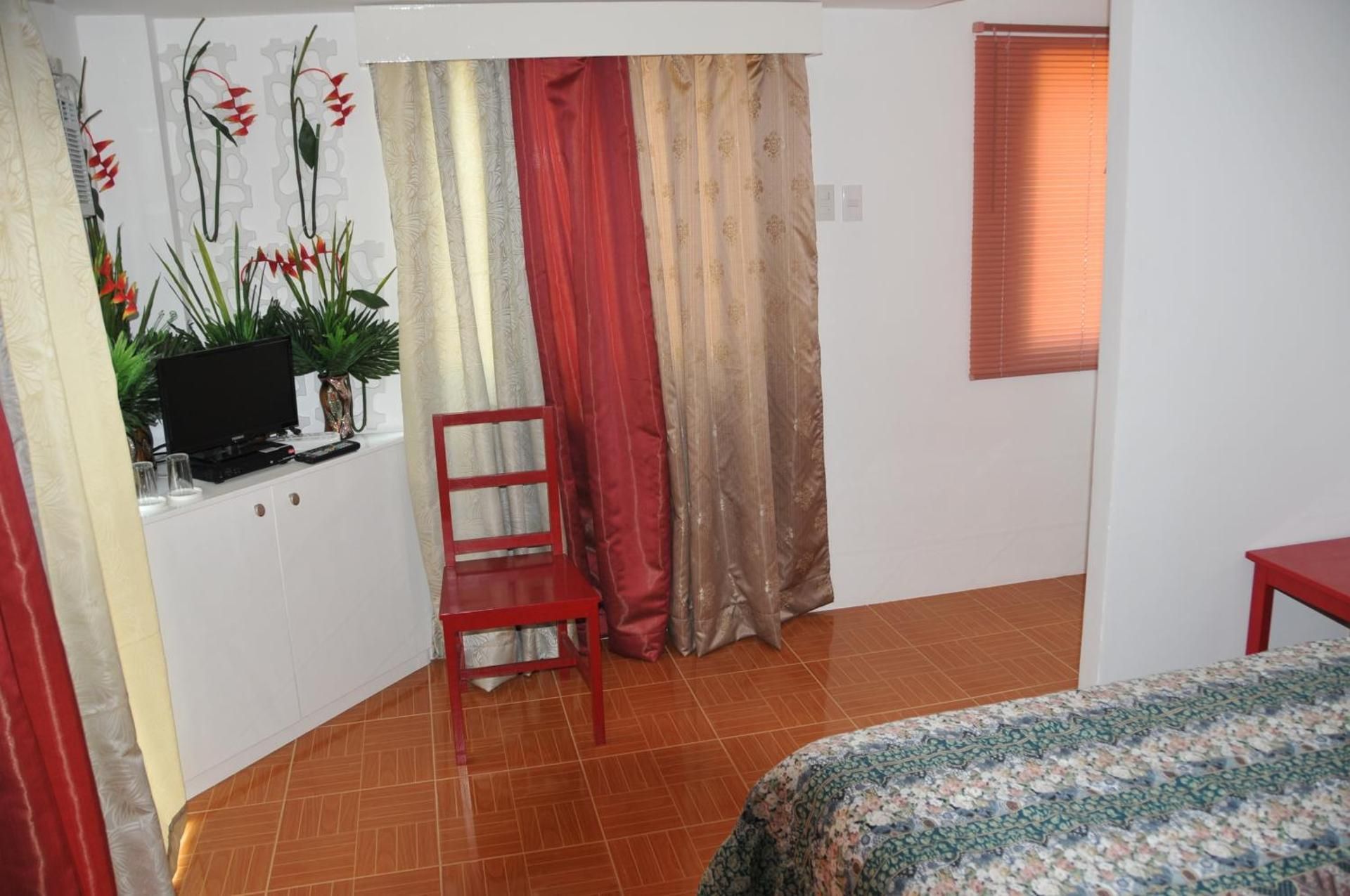 Date and Dine Resort Queen Room with Garden View 3