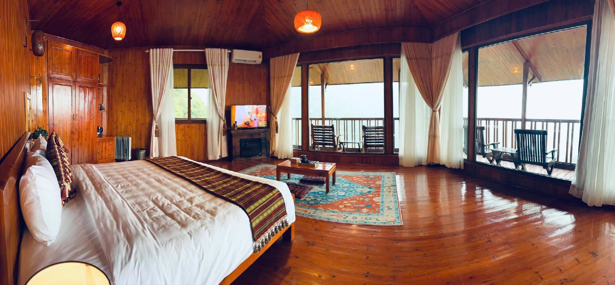 Bungalow with Balcony