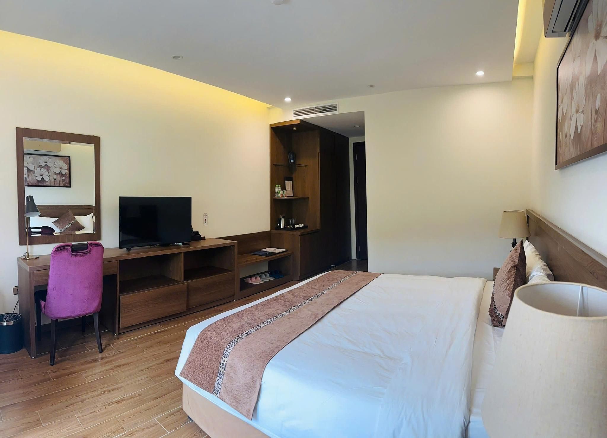 King Room with Mountain View