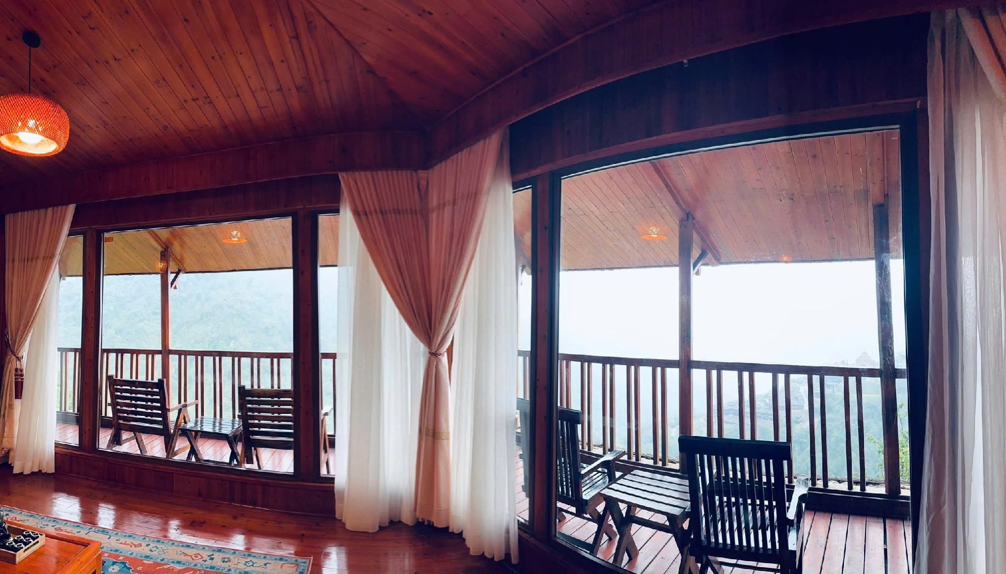 Bungalow with Balcony