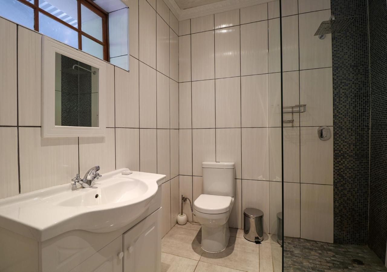 Victoria House Deluxe Double Room 3