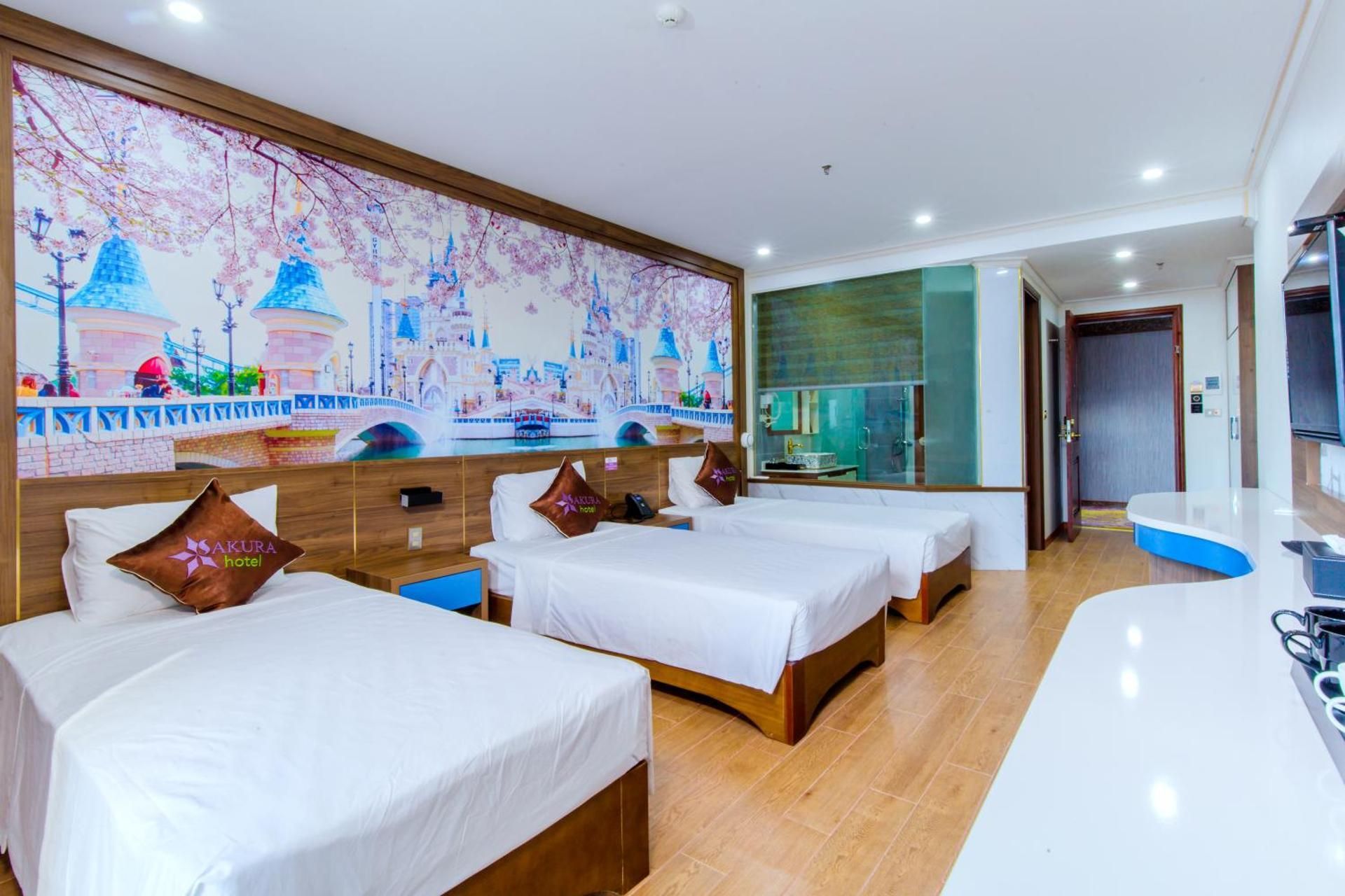 SAKURA HOTEL Triple Room with City View 2