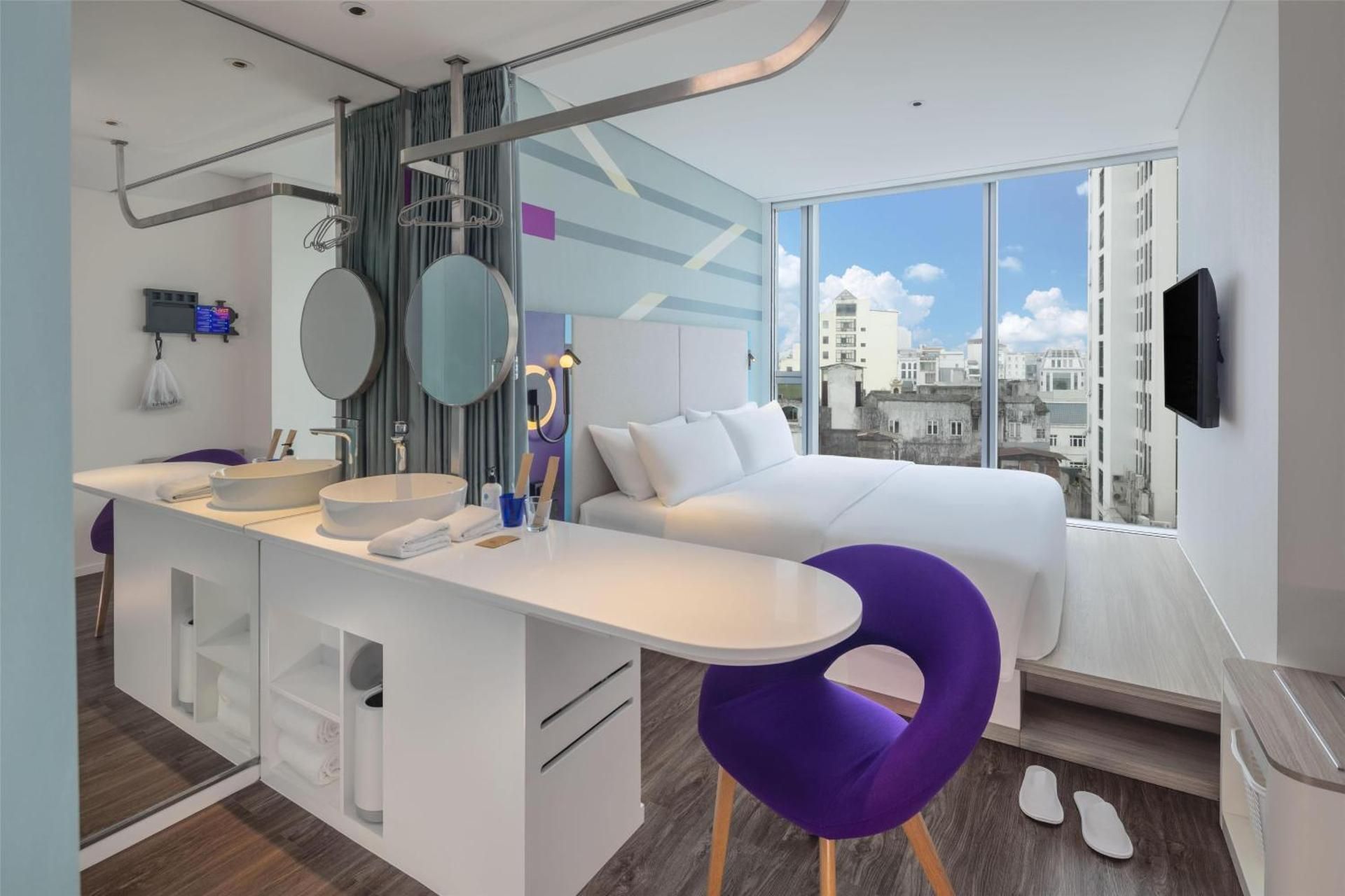 Tru by Hilton Hoa Binh City Centre 1 King Bed Room