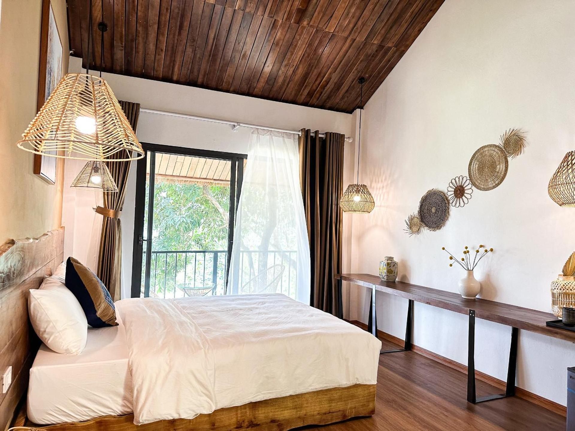 Suite with Lake View