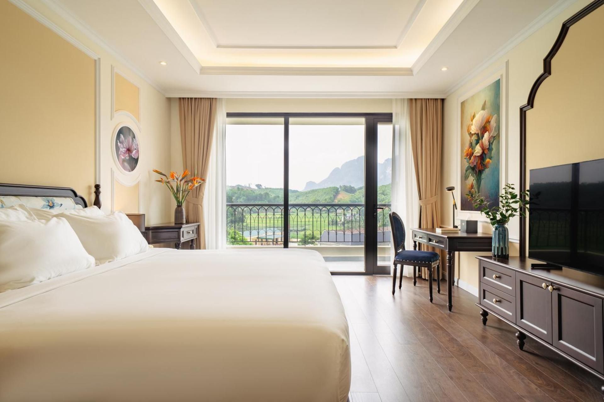 King Room with Balcony