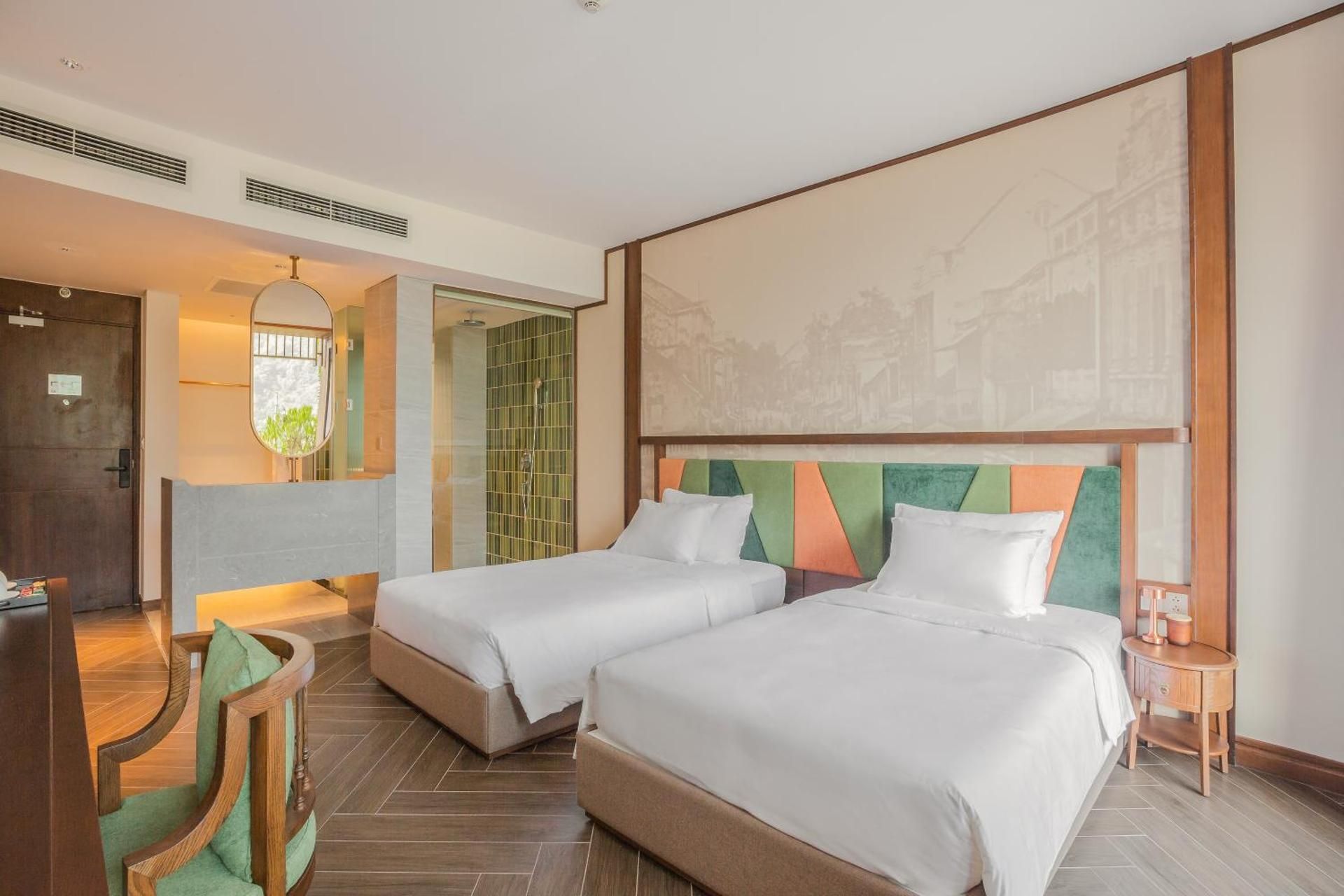 Deluxe Twin Pool View