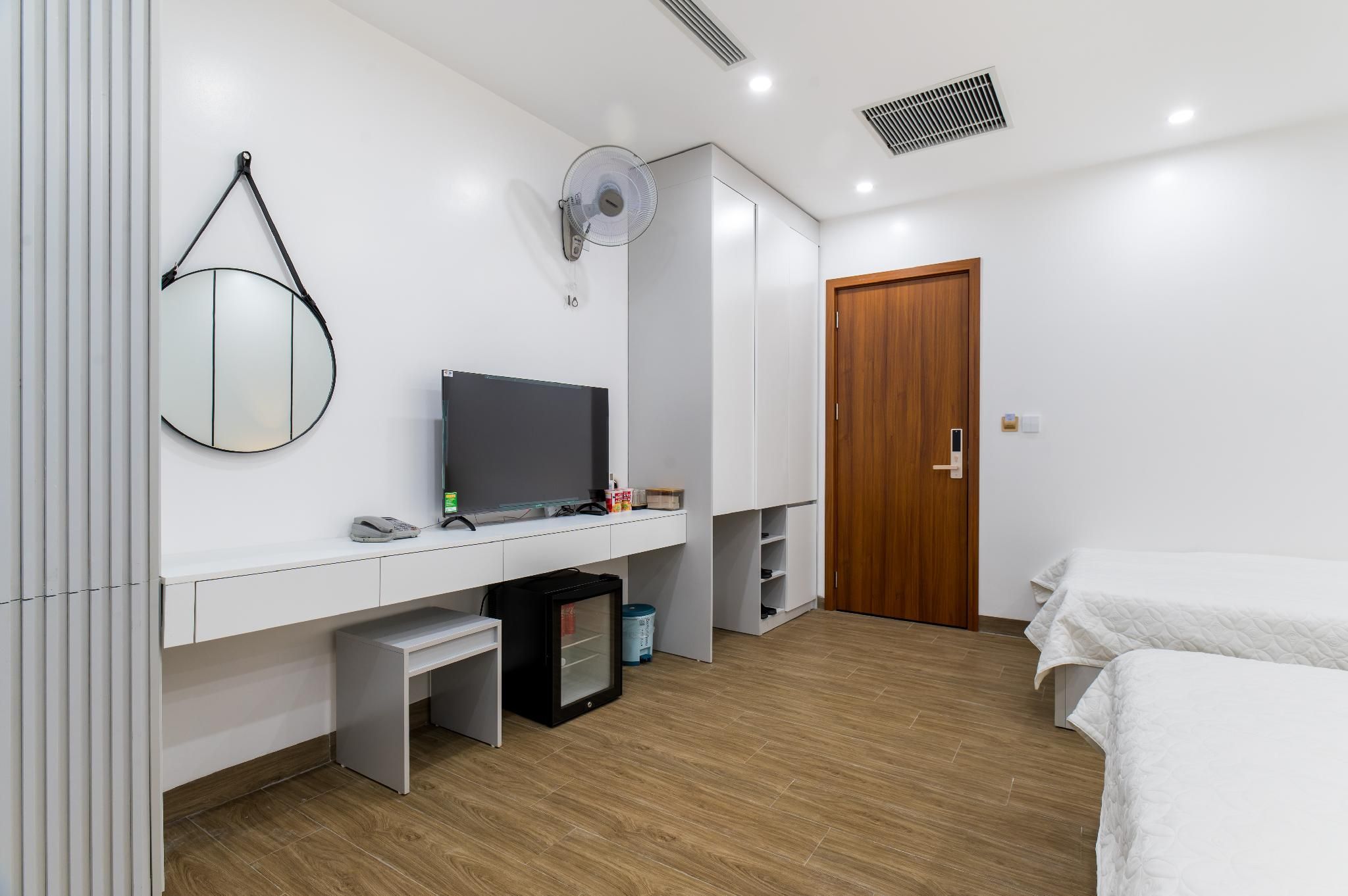 NHẬT MINH HOTEL Family Room - 1 Single Bed and 1 Queen Bed 2