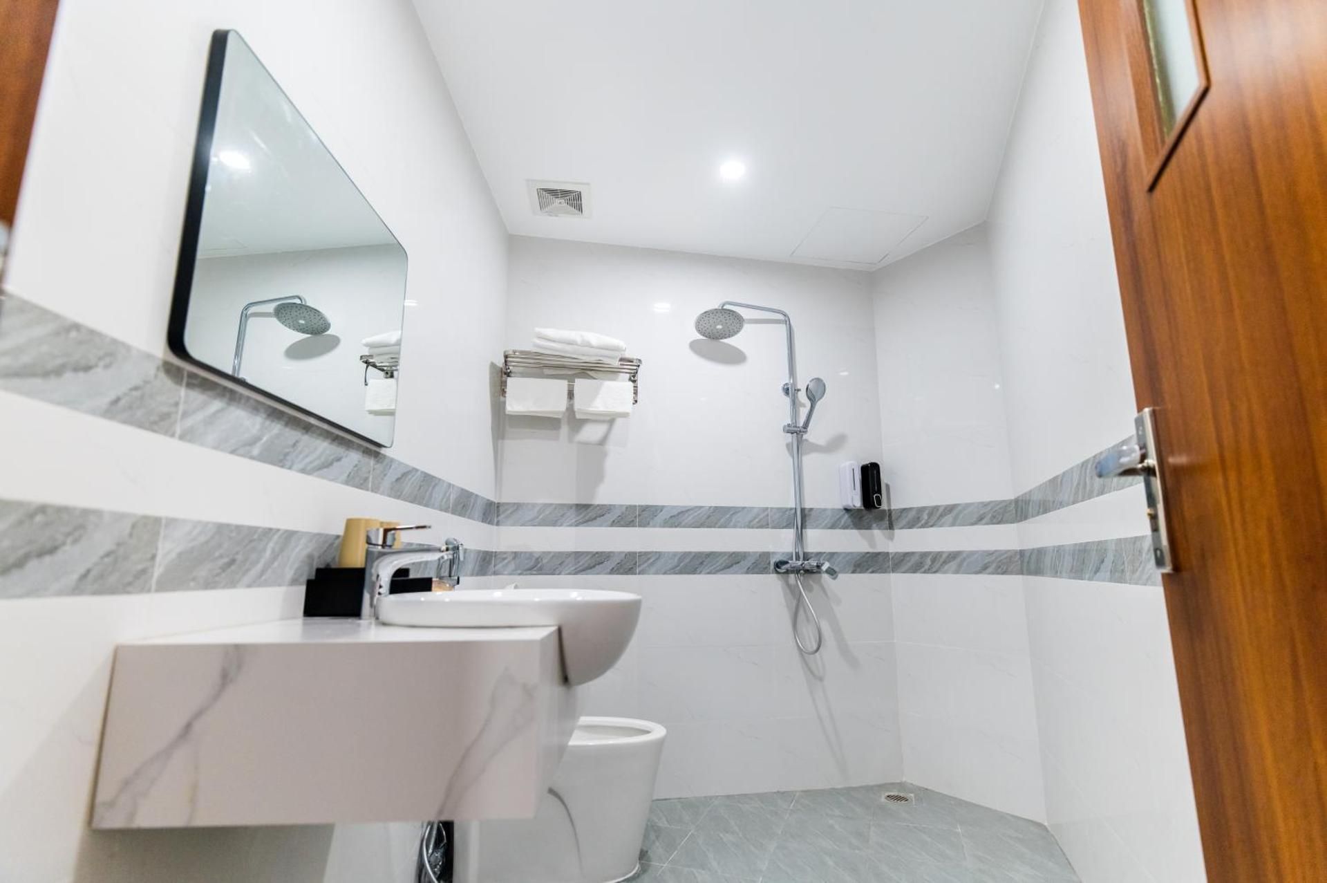 NHẬT MINH HOTEL Family Room - 2 Queen Bed 2