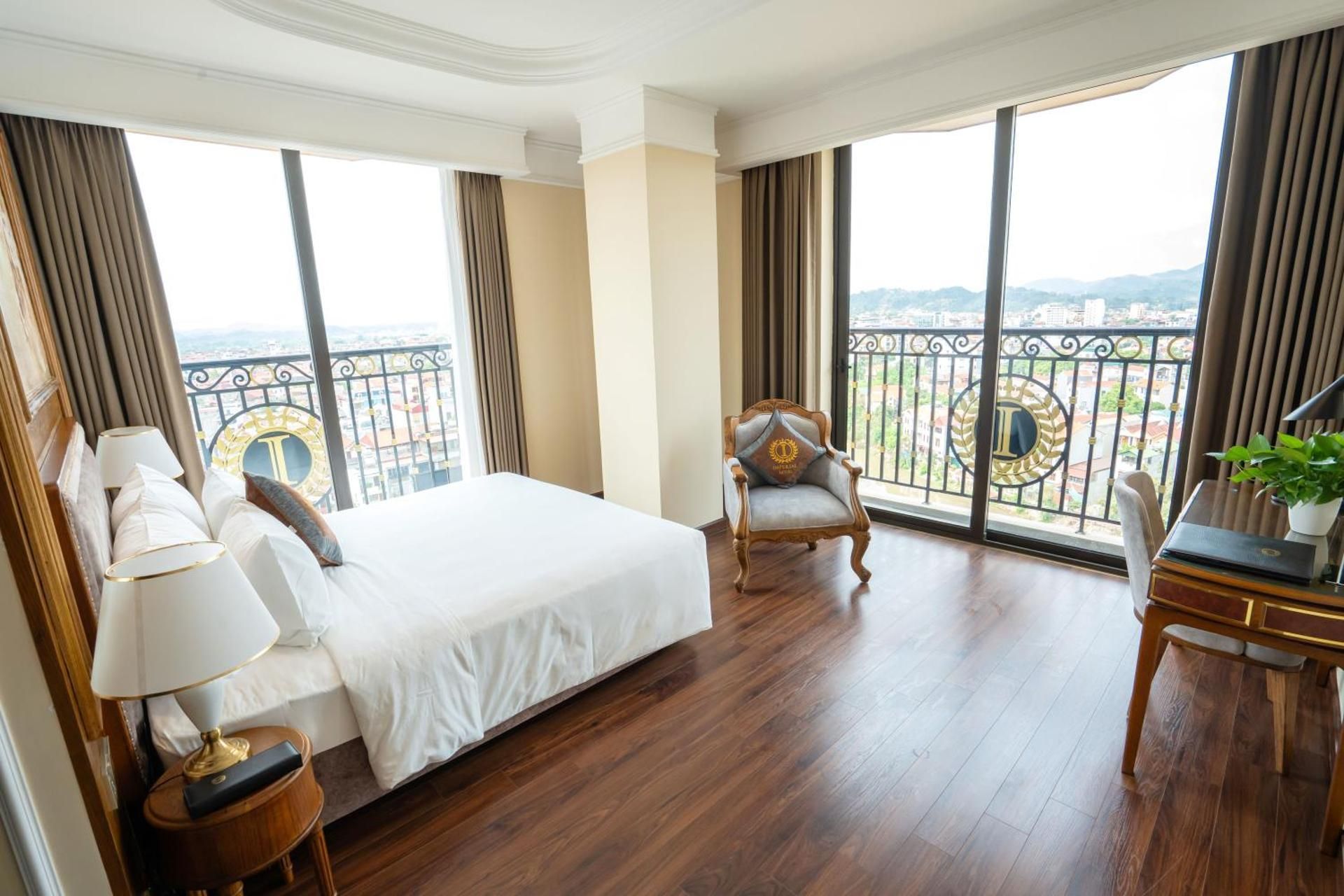 Deluxe Double or Twin Room with Mountain View