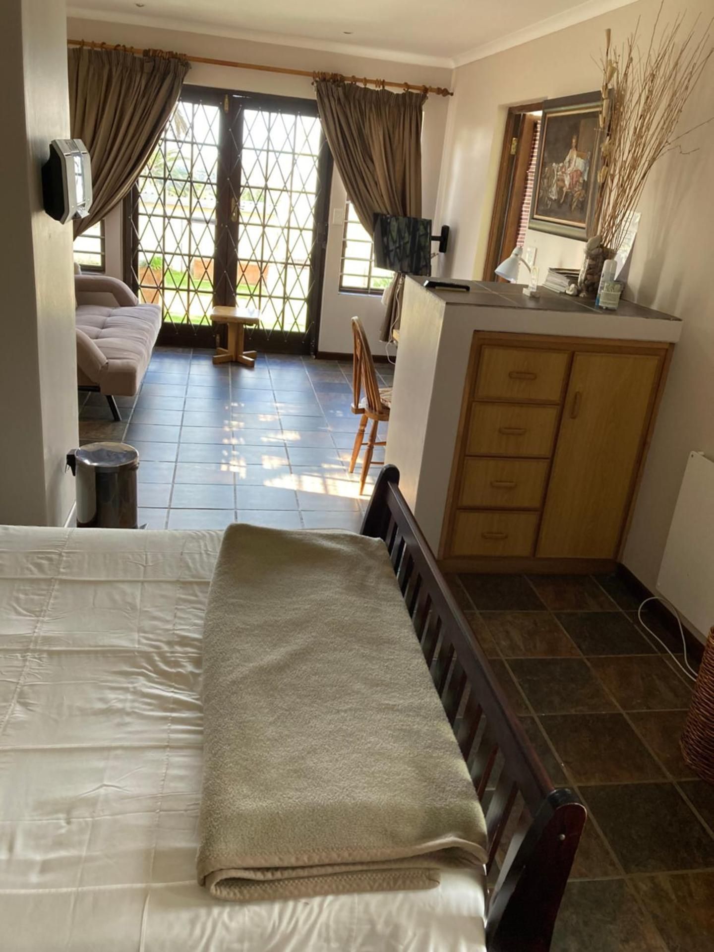 Deluxe Double Room (2 Adults + 1 Child)