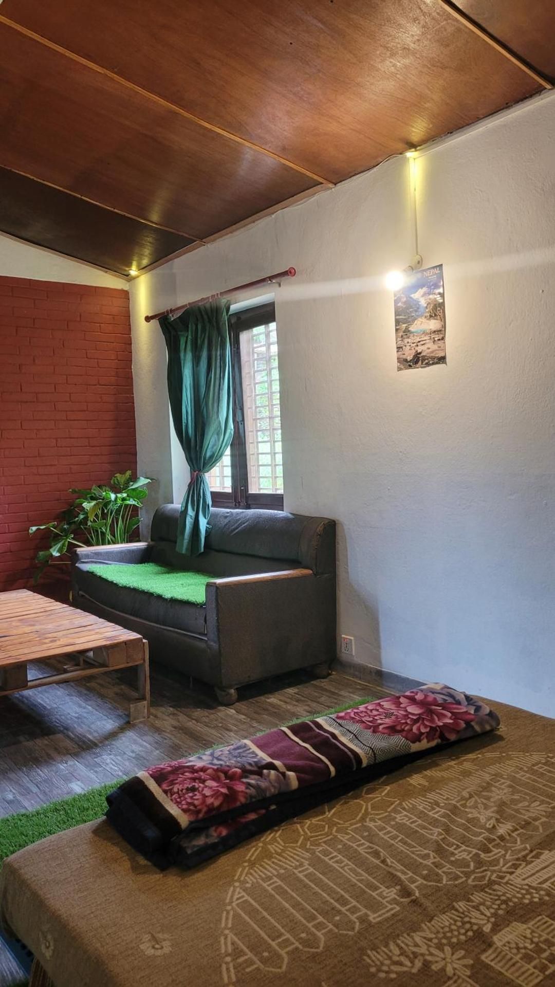 Apartment with Mountain View