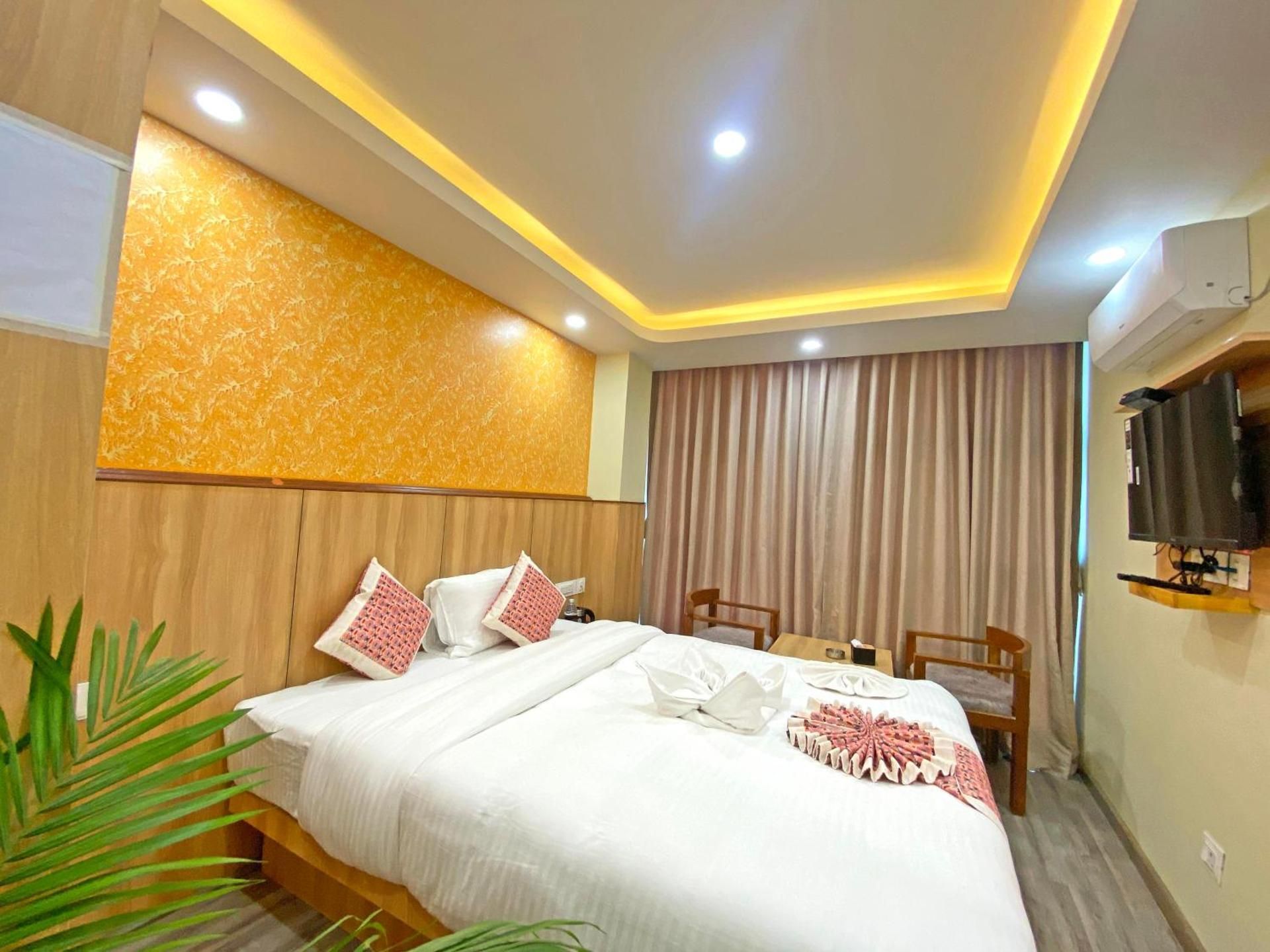 Deluxe King Suite