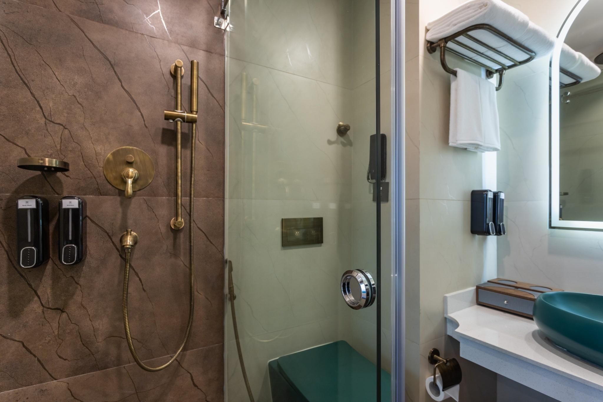 Aarya Hotel & Spa Deluxe Room 3