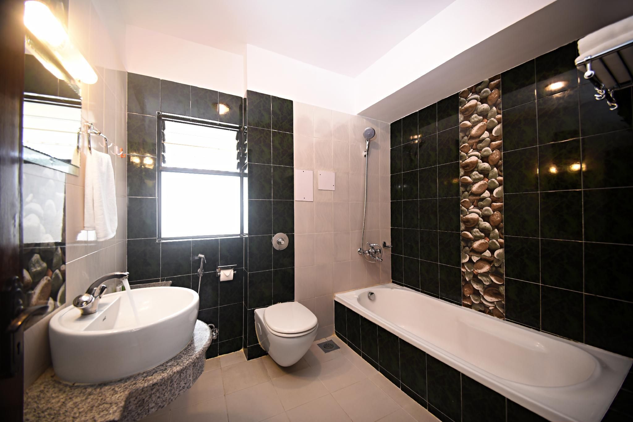 Suite Room With Bathtub