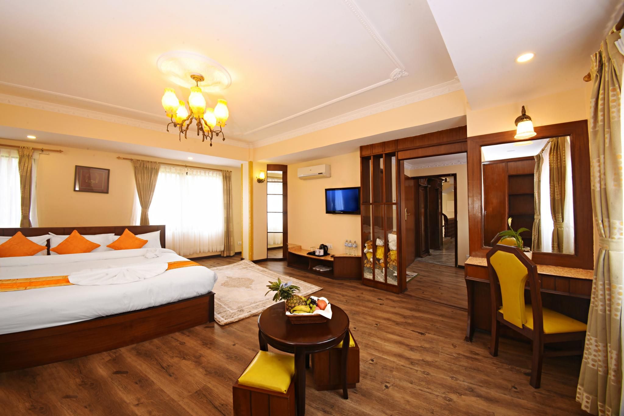 Suite Room With Bathtub